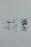 8MM AAA Quality one point up CZ earring 