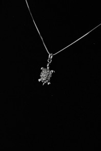 Turtle pendant necklace 